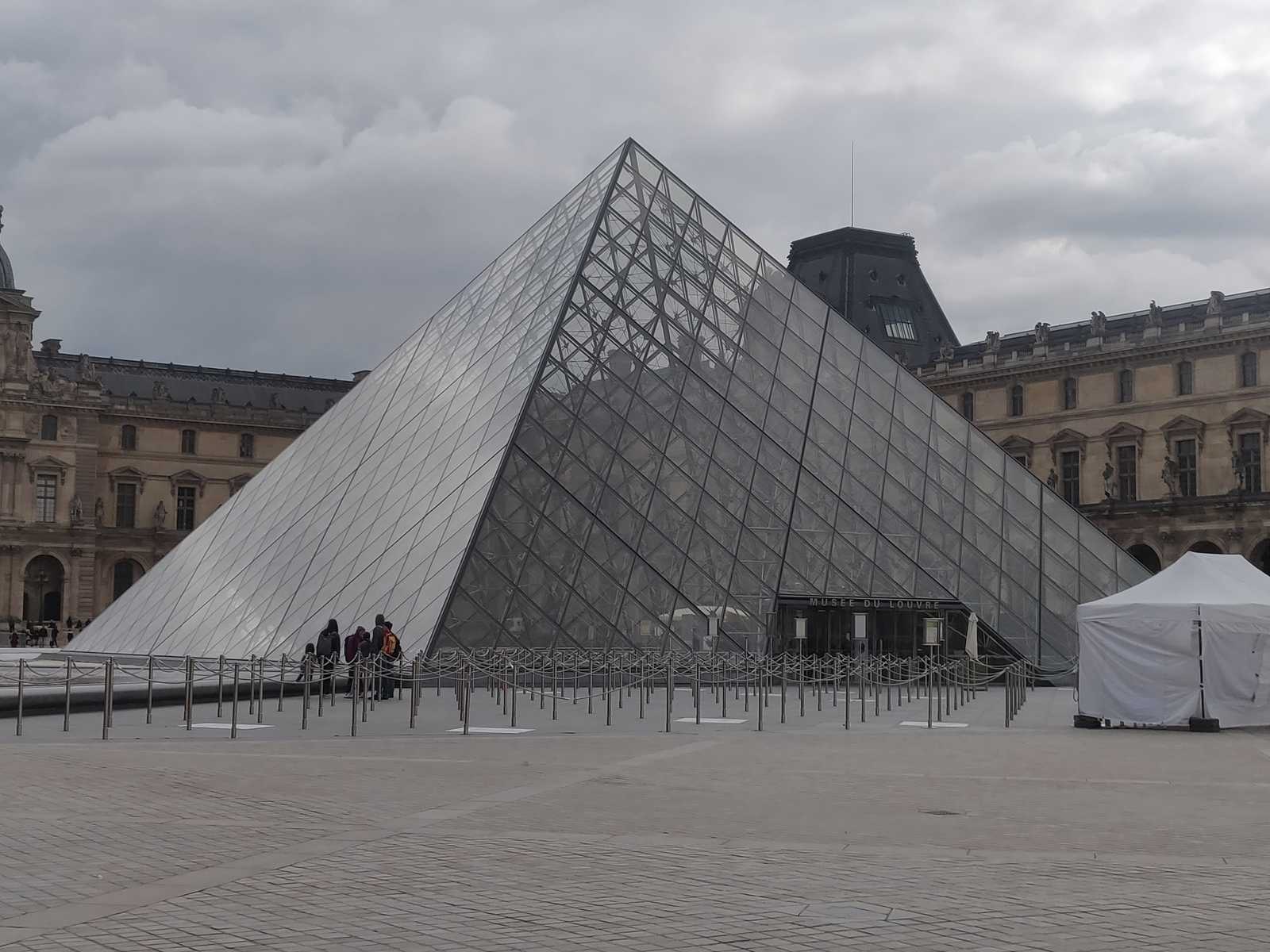 Glaspyramide Louvre Paris Infrastruktur Leitkultur, urbane Kunst, Baukultur, Tourismus, Grand-Paris,