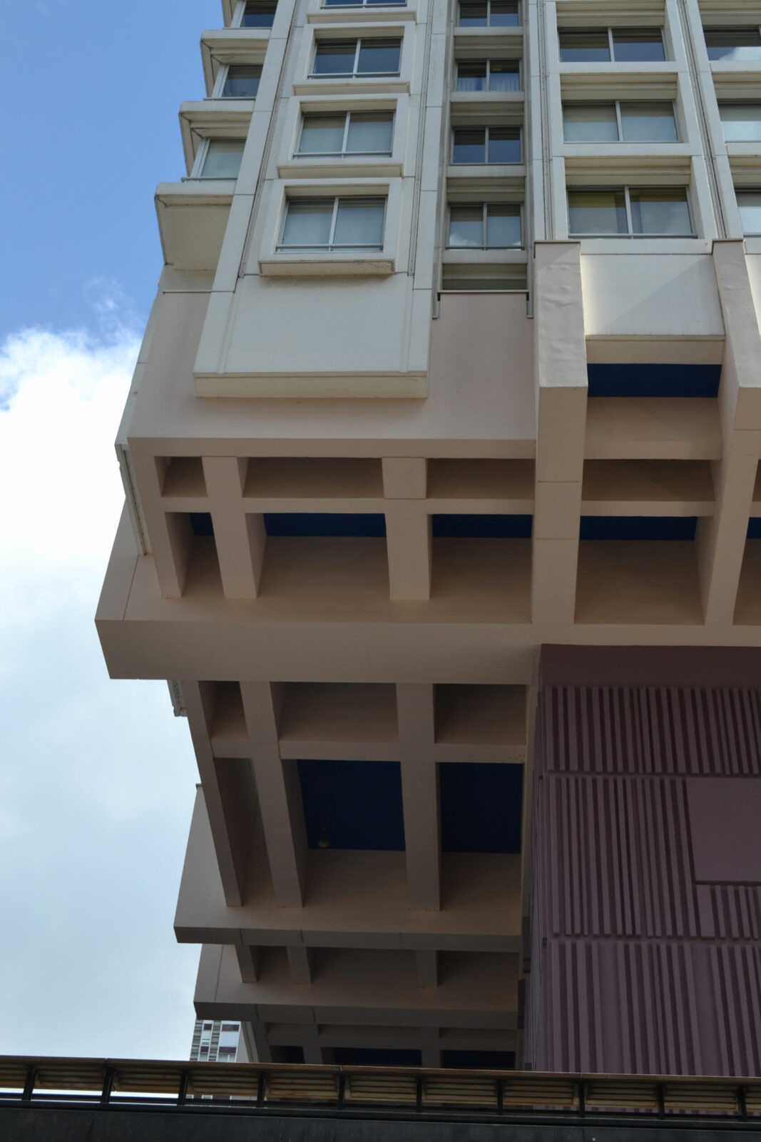 moderner städtebau und Architektur abstrakte fotografie Detail Fassade weiß 