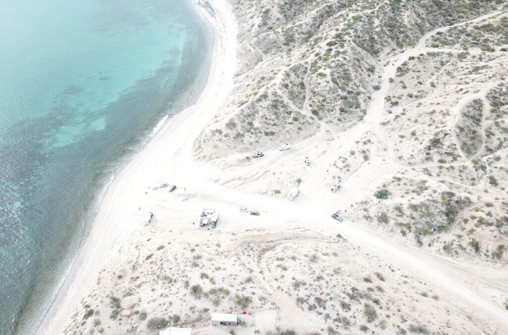 van-Life in San Bartolo, Baja California Sur, Mexiko, einer Hochwasser-Risikozone